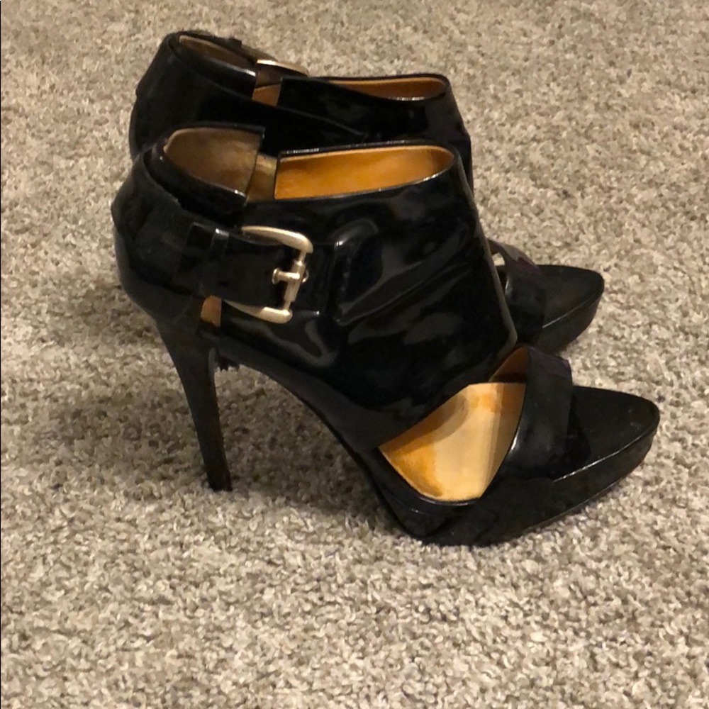 Report signature heels